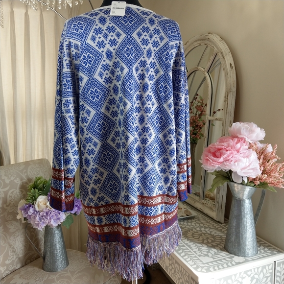 🍒NWT🍒 FREE PEOPLE FRINGE HEM PONCHO - Picture 7 of 7